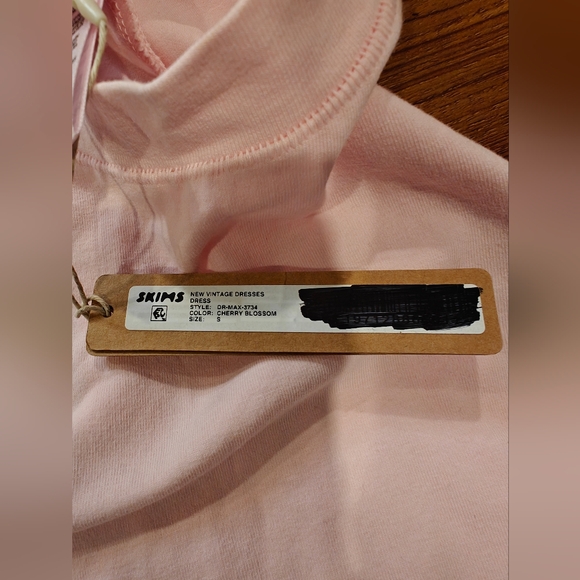 SKIMS New Vintage Dress In Cherry Blossom - Picture 3 of 6